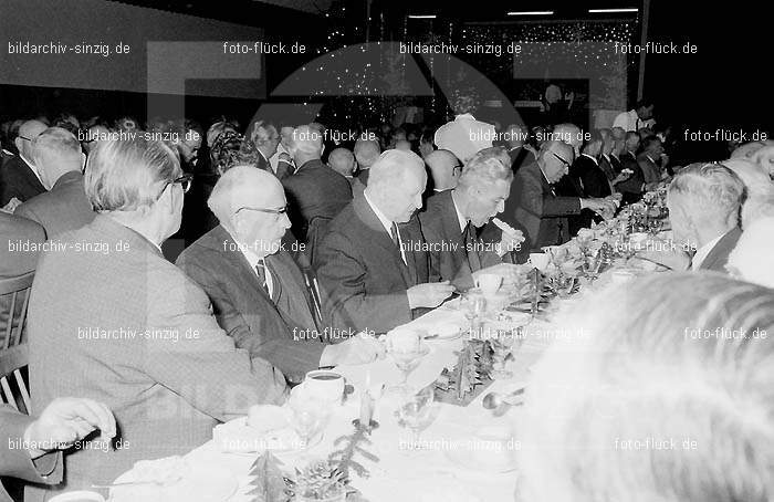 Arbeiter Wohlfahrt Weihnachtsfeier im Helenensaal 1970: RBWHWHHL-002448