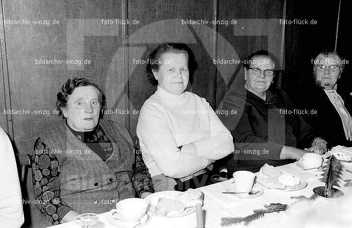 Arbeiter Wohlfahrt Weihnachtsfeier im Helenensaal 1970: RBWHWHHL-002454