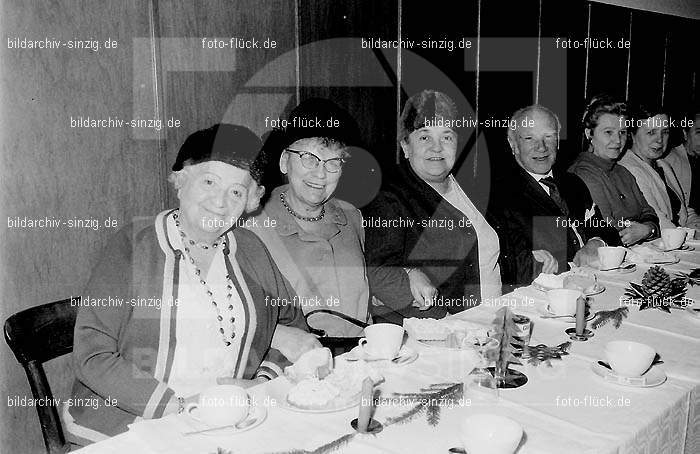 Arbeiter Wohlfahrt Weihnachtsfeier im Helenensaal 1970: RBWHWHHL-002459