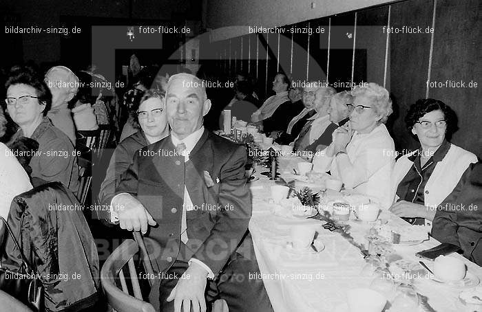 Arbeiter Wohlfahrt Weihnachtsfeier im Helenensaal 1970: RBWHWHHL-002463