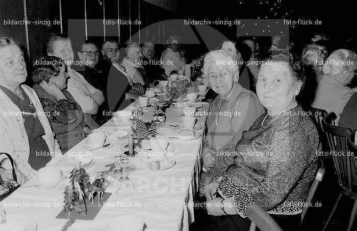 Arbeiter Wohlfahrt Weihnachtsfeier im Helenensaal 1970: RBWHWHHL-002465