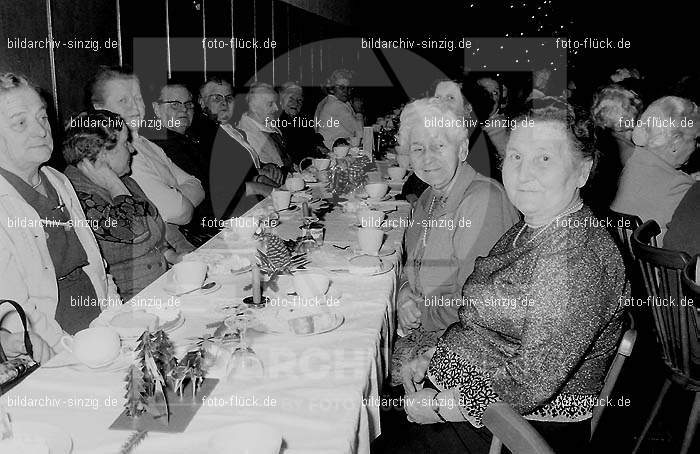 Arbeiter Wohlfahrt Weihnachtsfeier im Helenensaal 1970: RBWHWHHL-002465