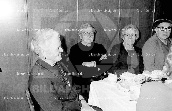 Arbeiter Wohlfahrt Weihnachtsfeier im Helenensaal 1970: RBWHWHHL-002467