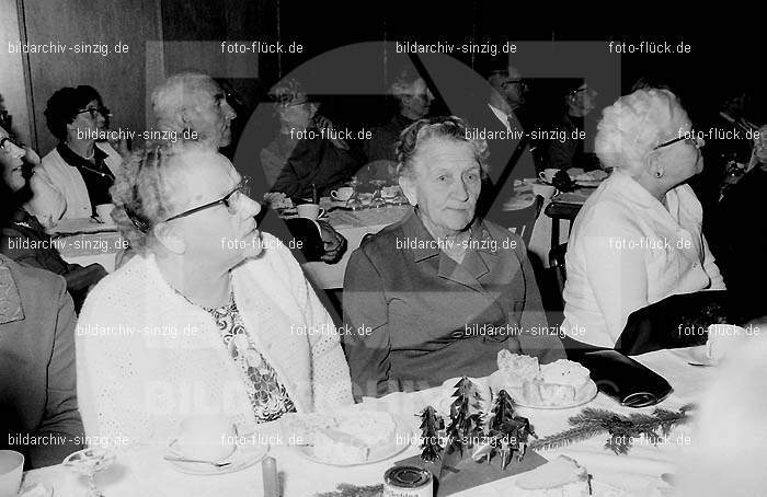 Arbeiter Wohlfahrt Weihnachtsfeier im Helenensaal 1970: RBWHWHHL-002473