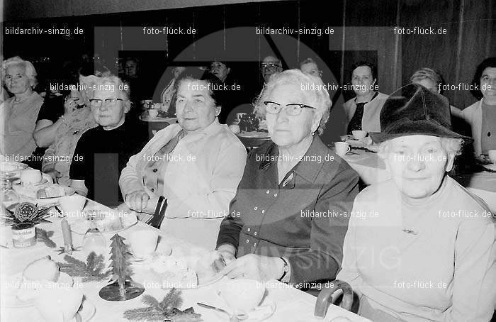 Arbeiter Wohlfahrt Weihnachtsfeier im Helenensaal 1970: RBWHWHHL-002478