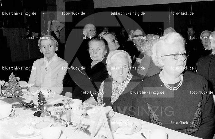 Arbeiter Wohlfahrt Weihnachtsfeier im Helenensaal 1970: RBWHWHHL-002484