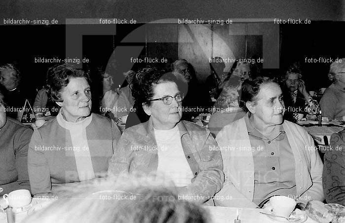 Arbeiter Wohlfahrt Weihnachtsfeier im Helenensaal 1970: RBWHWHHL-002490
