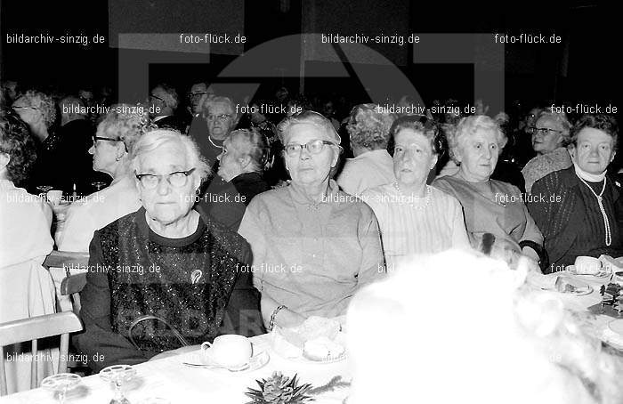 Arbeiter Wohlfahrt Weihnachtsfeier im Helenensaal 1970: RBWHWHHL-002495