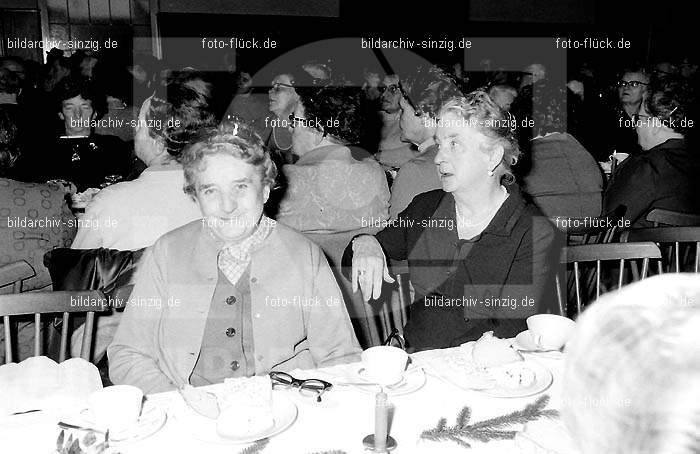 Arbeiter Wohlfahrt Weihnachtsfeier im Helenensaal 1970: RBWHWHHL-002496