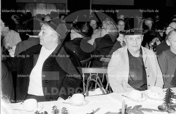 Arbeiter Wohlfahrt Weihnachtsfeier im Helenensaal 1970: RBWHWHHL-002500