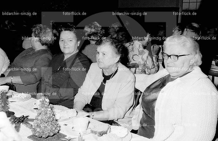 Arbeiter Wohlfahrt Weihnachtsfeier im Helenensaal 1970: RBWHWHHL-002506