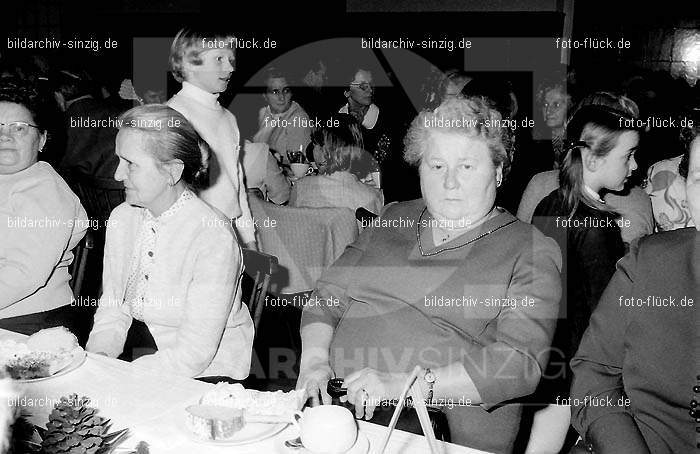 Arbeiter Wohlfahrt Weihnachtsfeier im Helenensaal 1970: RBWHWHHL-002507