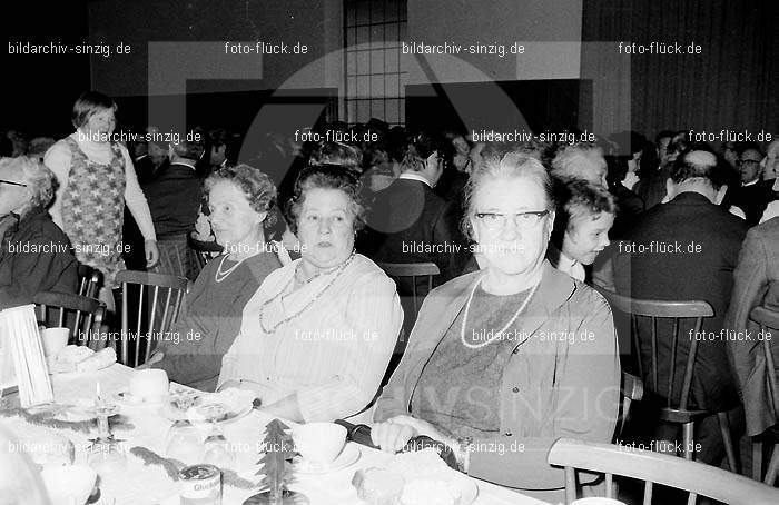 Arbeiter Wohlfahrt Weihnachtsfeier im Helenensaal 1970: RBWHWHHL-002508