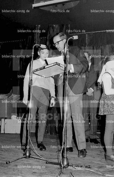 Weihnachtsfeier für die Kinder der Beschäftigten der Agrob 1970: WHFRKNBSGR-002648