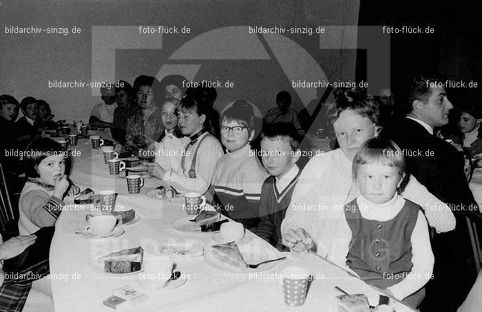 Weihnachtsfeier für die Kinder der Beschäftigten der Agrob 1970: WHFRKNBSGR-002661