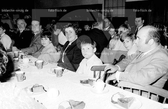 Weihnachtsfeier für die Kinder der Beschäftigten der Agrob 1970: WHFRKNBSGR-002665