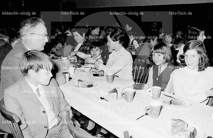 Weihnachtsfeier für die Kinder der Beschäftigten der Agrob 1970: WHFRKNBSGR-002666