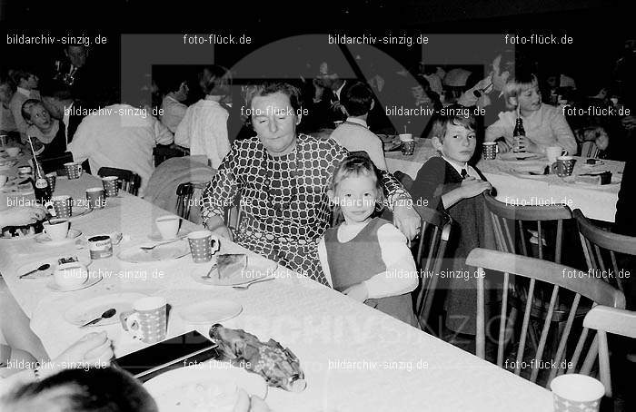 Weihnachtsfeier für die Kinder der Beschäftigten der Agrob 1970: WHFRKNBSGR-002686