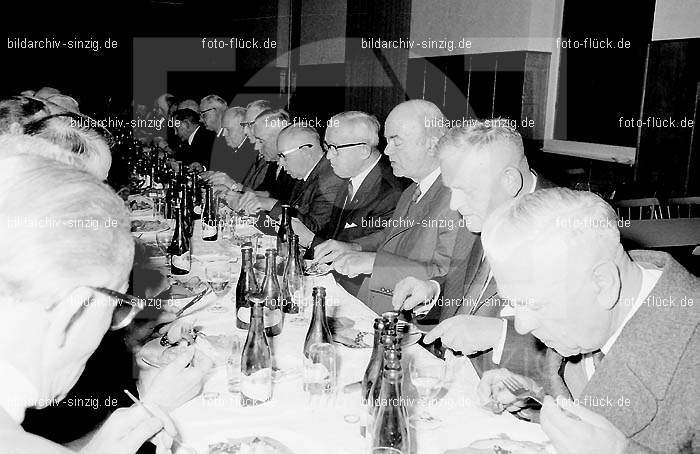 AGROB Sinzig Rentnertreff 1970 im Helenensaal: GRSNRNHL-002721