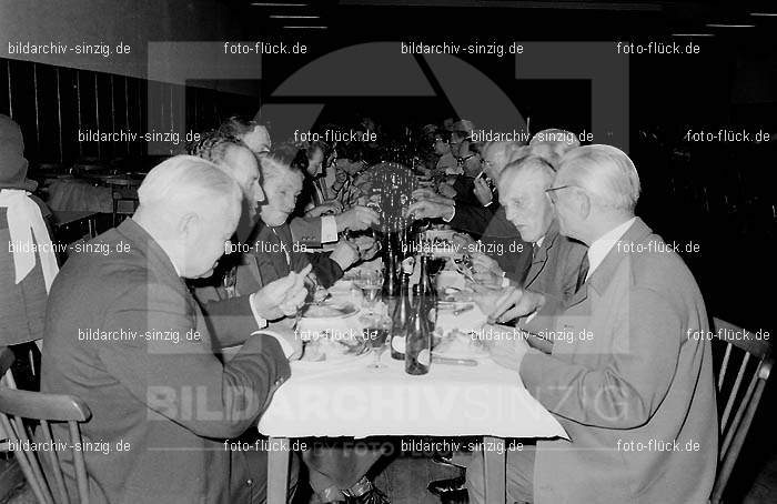 AGROB Sinzig Rentnertreff 1970 im Helenensaal: GRSNRNHL-002728