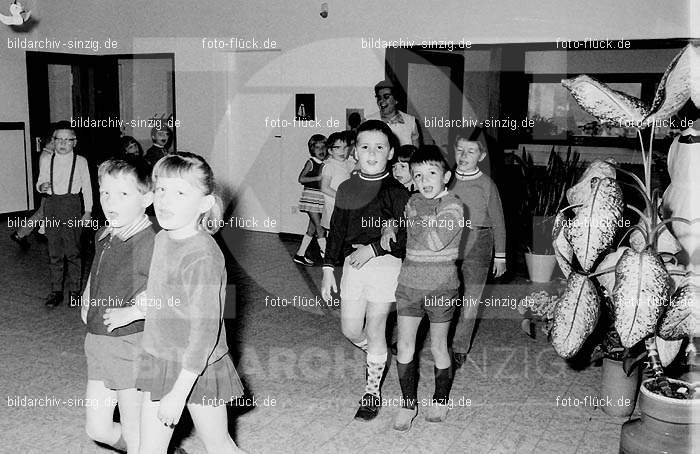 Kindergarten Abschluss für Schulkinder 1970: KNBSFRSC-002746