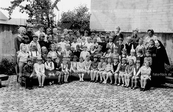 Kindergarten Abschluss für Schulkinder 1970: KNBSFRSC-002748