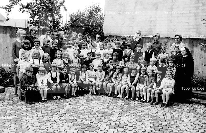 Kindergarten Abschluss für Schulkinder 1970: KNBSFRSC-002750