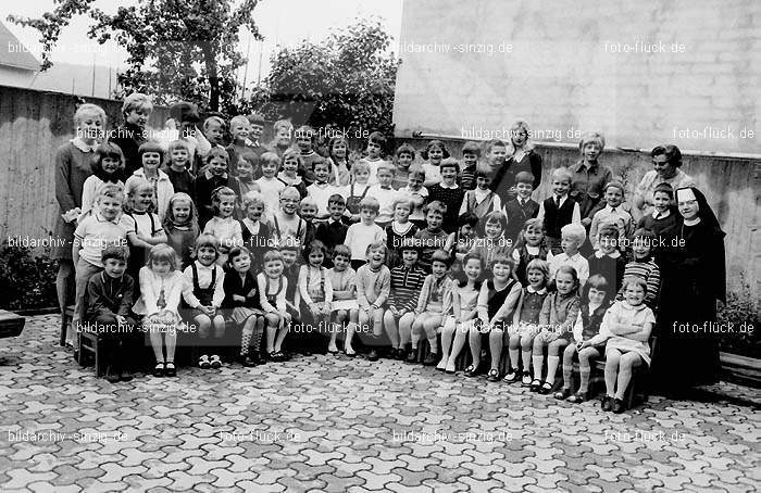 Kindergarten Abschluss für Schulkinder 1970: KNBSFRSC-002752