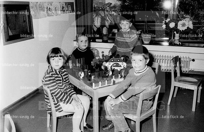 Kindergarten Abschluss für Schulkinder 1970: KNBSFRSC-002753