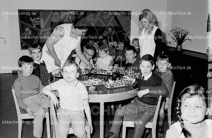 Kindergarten Abschluss für Schulkinder 1970: KNBSFRSC-002754