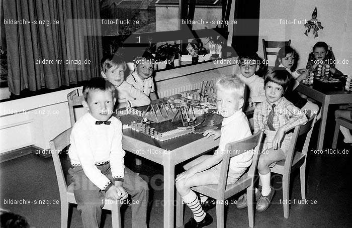 Kindergarten Abschluss für Schulkinder 1970: KNBSFRSC-002755