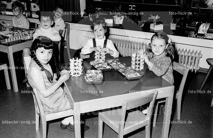 Kindergarten Abschluss für Schulkinder 1970: KNBSFRSC-002756