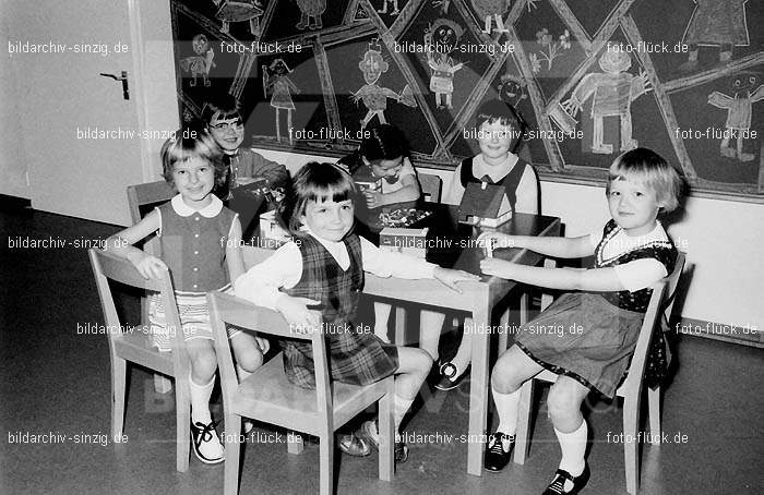 Kindergarten Abschluss für Schulkinder 1970: KNBSFRSC-002758