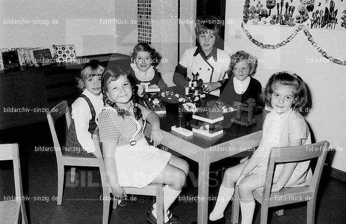 Kindergarten Abschluss für Schulkinder 1970: KNBSFRSC-002759