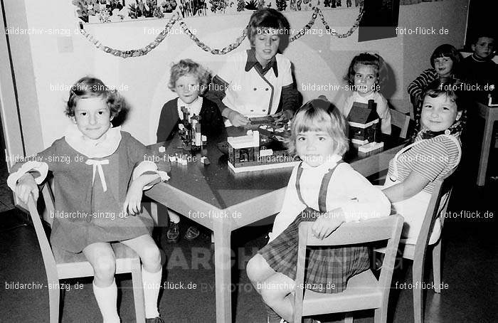 Kindergarten Abschluss für Schulkinder 1970: KNBSFRSC-002760