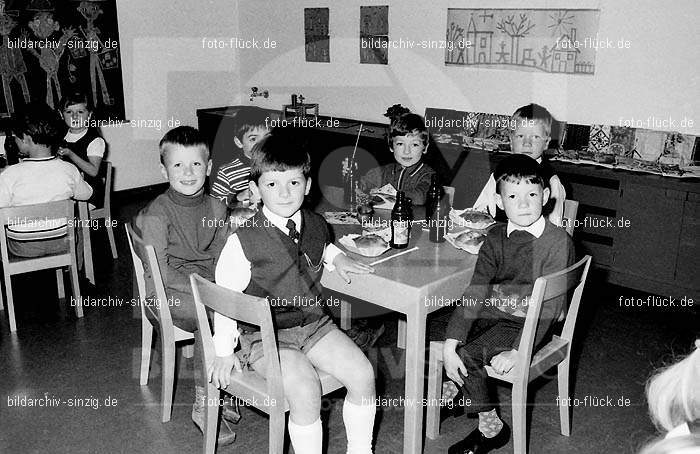 Kindergarten Abschluss für Schulkinder 1970: KNBSFRSC-002762