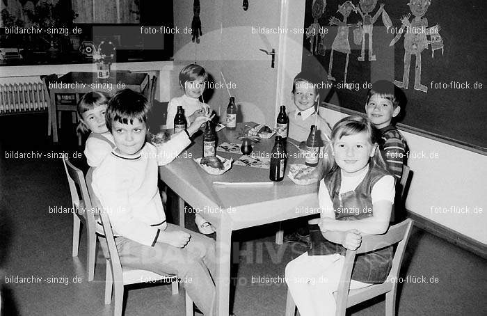 Kindergarten Abschluss für Schulkinder 1970: KNBSFRSC-002763