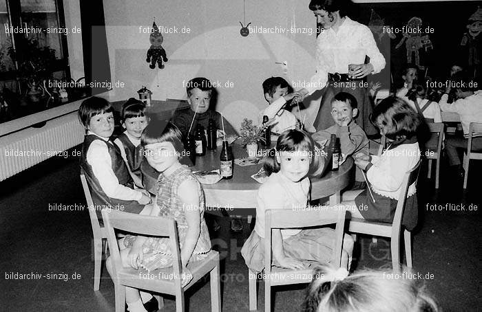 Kindergarten Abschluss für Schulkinder 1970: KNBSFRSC-002766