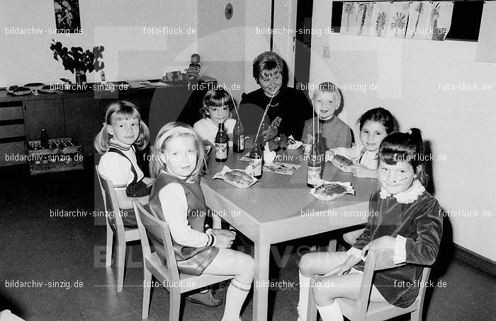 Kindergarten Abschluss für Schulkinder 1970: KNBSFRSC-002767
