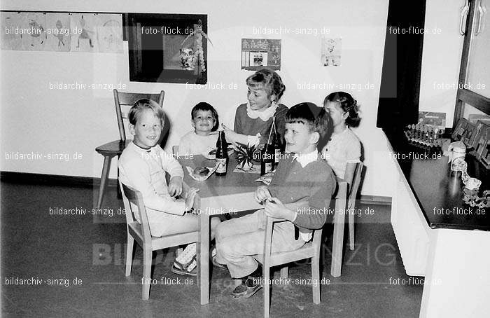 Kindergarten Abschluss für Schulkinder 1970: KNBSFRSC-002770