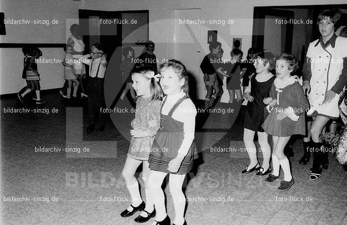 Kindergarten Abschluss für Schulkinder 1970: KNBSFRSC-002772