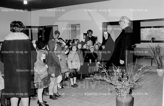 Kindergarten Abschluss für Schulkinder 1970: KNBSFRSC-002773