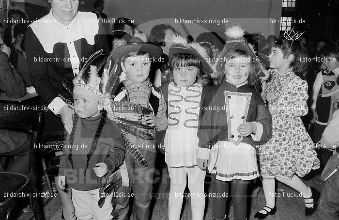 Kinderkostümball vom TV 08 in Sinzig 1970: KNTVSN-002823