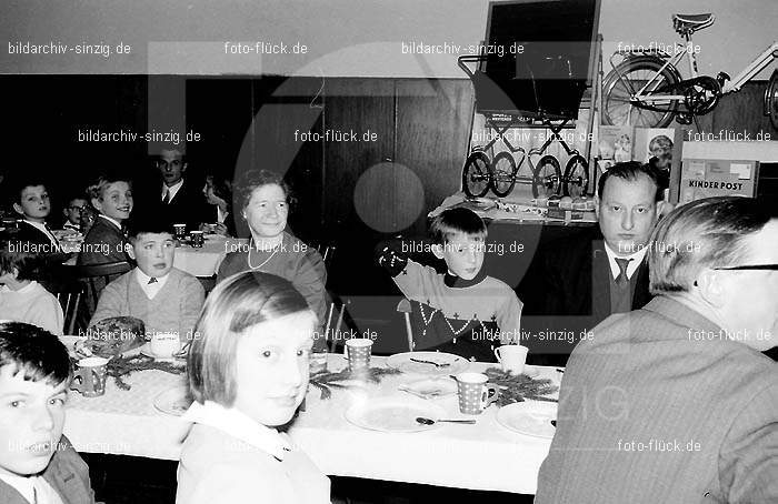 Weihnachtsfeier für die Kinder der Beschäftigten der Firma Agrob 1968: WHFRKNBSFRGR-002856
