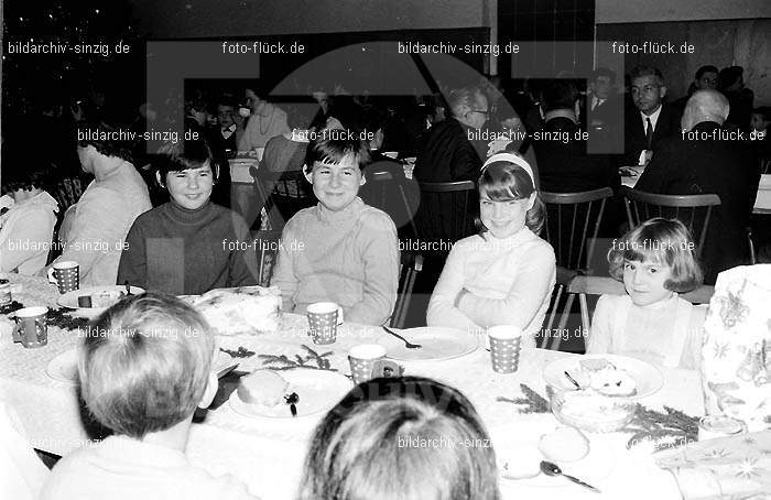 Weihnachtsfeier für die Kinder der Beschäftigten der Firma Agrob 1968: WHFRKNBSFRGR-002860