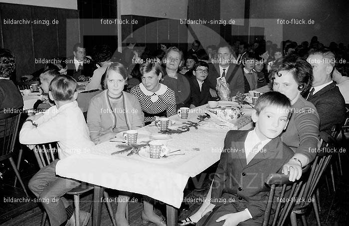 Weihnachtsfeier für die Kinder der Beschäftigten der Firma Agrob 1968: WHFRKNBSFRGR-002873