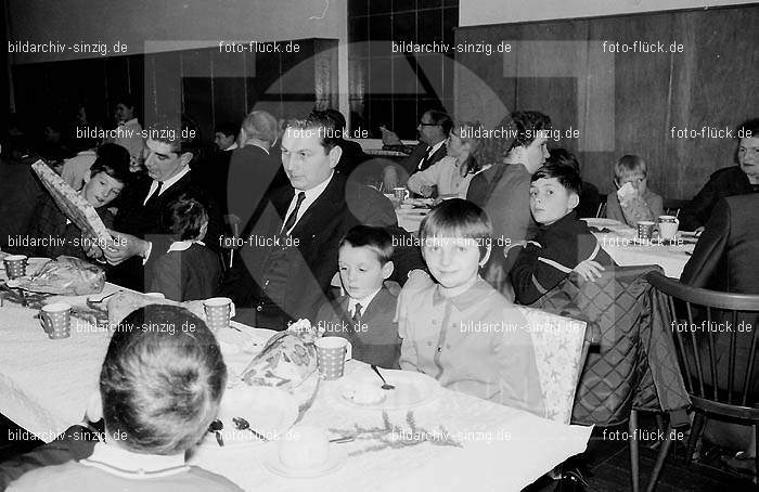 Weihnachtsfeier für die Kinder der Beschäftigten der Firma Agrob 1968: WHFRKNBSFRGR-002874