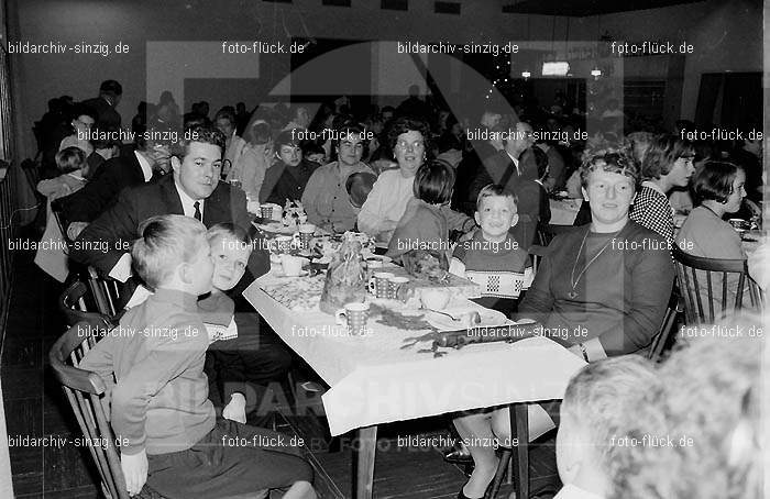 Weihnachtsfeier für die Kinder der Beschäftigten der Firma Agrob 1968: WHFRKNBSFRGR-002875