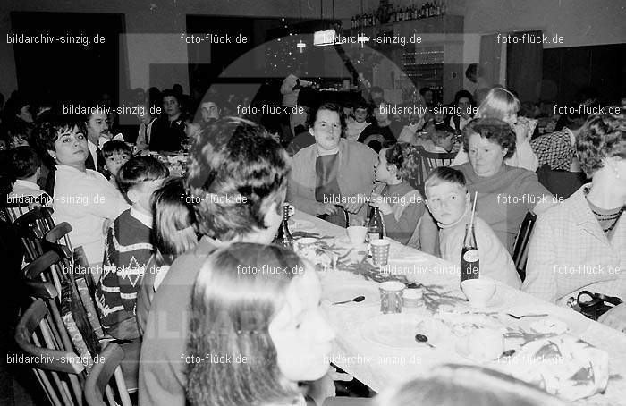 Weihnachtsfeier für die Kinder der Beschäftigten der Firma Agrob 1968: WHFRKNBSFRGR-002882