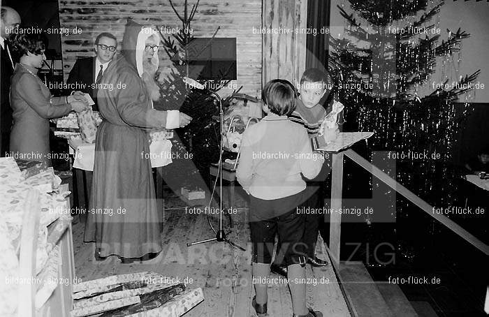 Weihnachtsfeier für die Kinder der Beschäftigten der Firma Agrob 1968: WHFRKNBSFRGR-002906